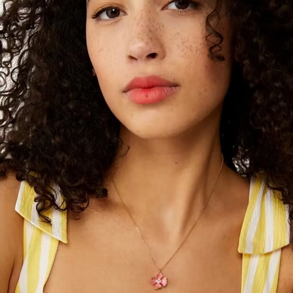 🩷▪️Kate Spade▪️ Freshly Picked Flower Mini Pendant  Necklace, Pink NWT ✨️🌸